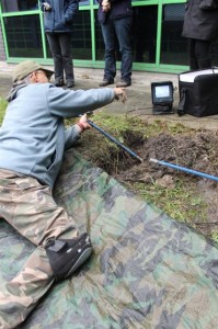 11. Examining ‘earth’ and showing client CCTV images 11. Examining ‘earth’ and showing client CCTV images